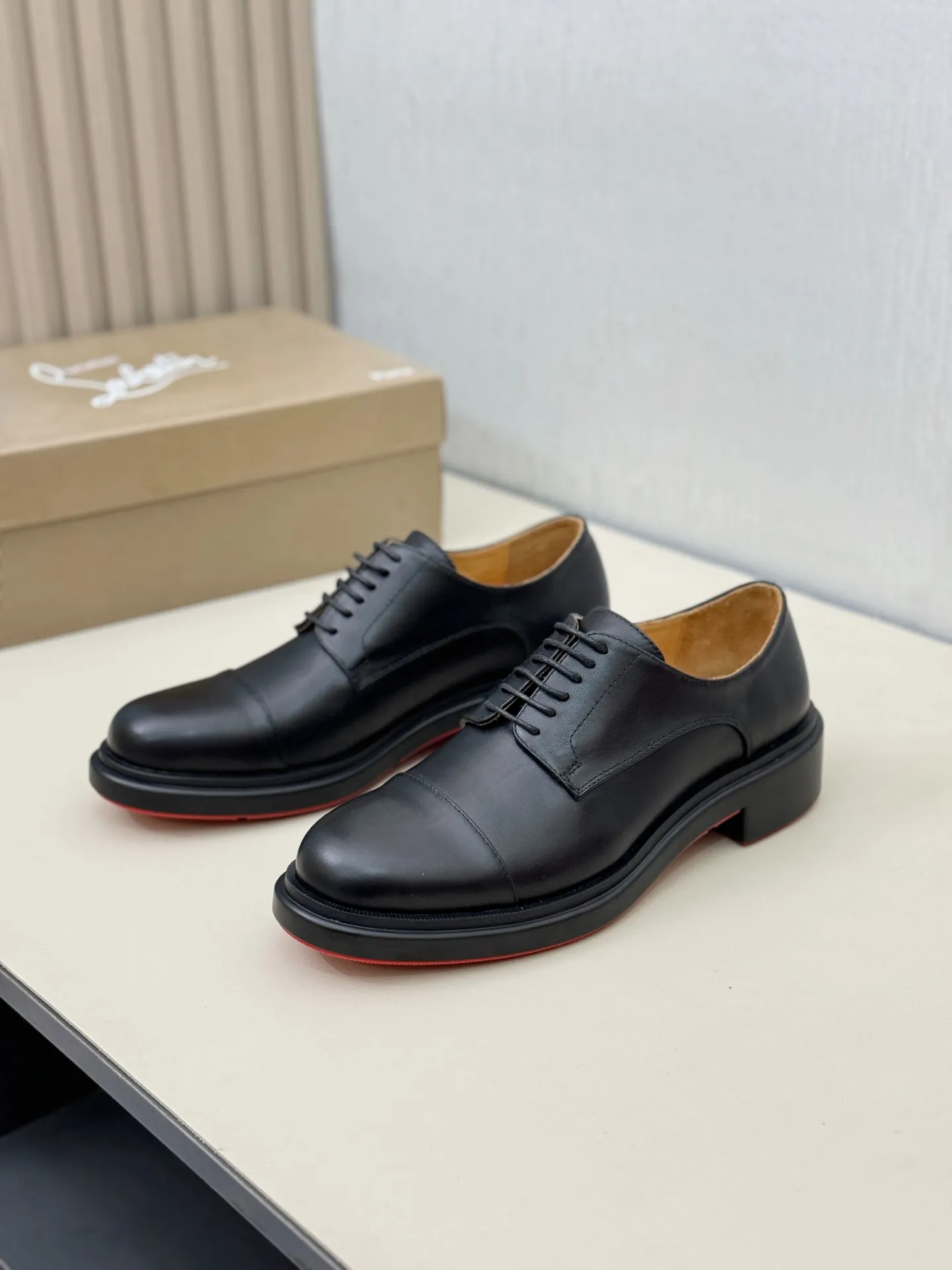 [CL～High-end men's red-soled shoes] Top P: 840💰. Size: 39-44 (38.45.46 can be customized) 🆑Top original order purchasing agent Imported open-edge bead fabric, the lining is made of water-dyed cowhide🉑️ Imported TPU rubber sole, wear-resistant and non-slip, full of European style.